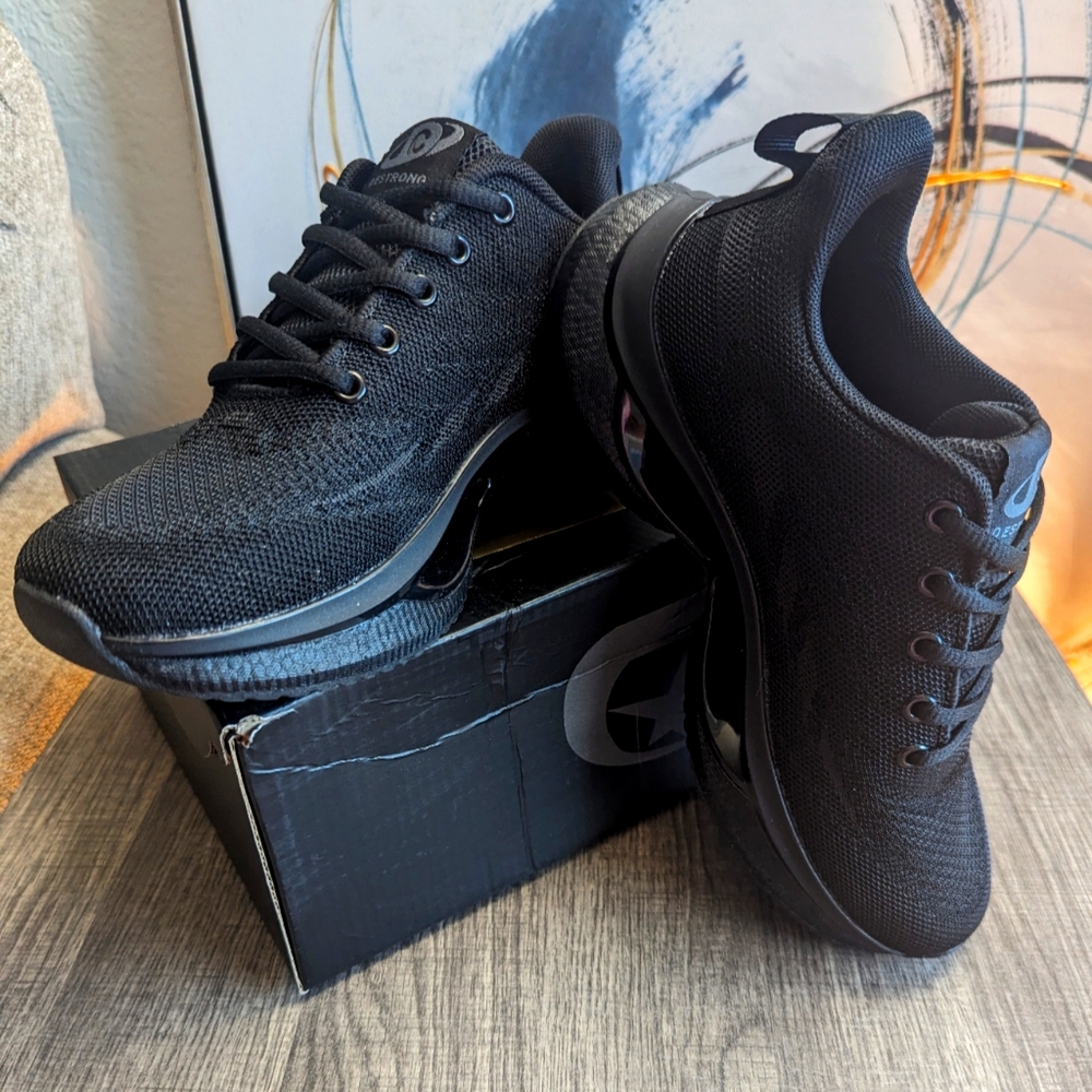 *NIB* Women's Size 6 Sneakers